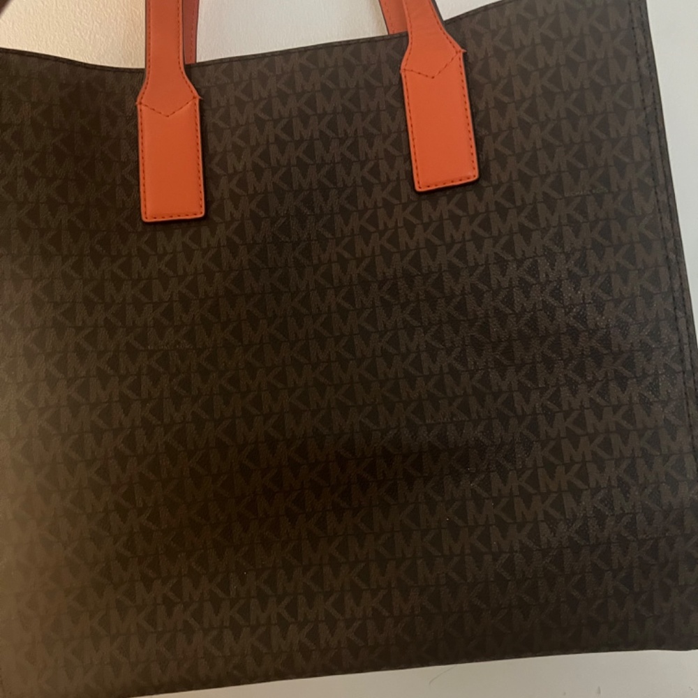 Women Handbag - Picture 3 of 4
